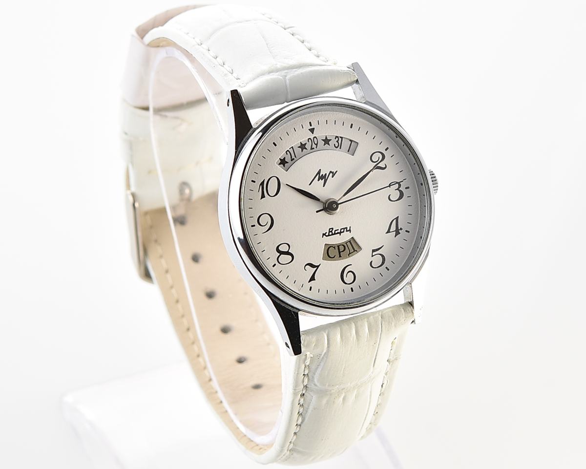 Excellent soviet Luch watch with quartz movement - with day/date calendar