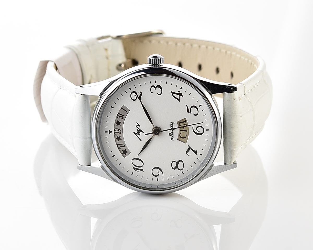 Excellent soviet Luch watch with quartz movement - with day/date calendar