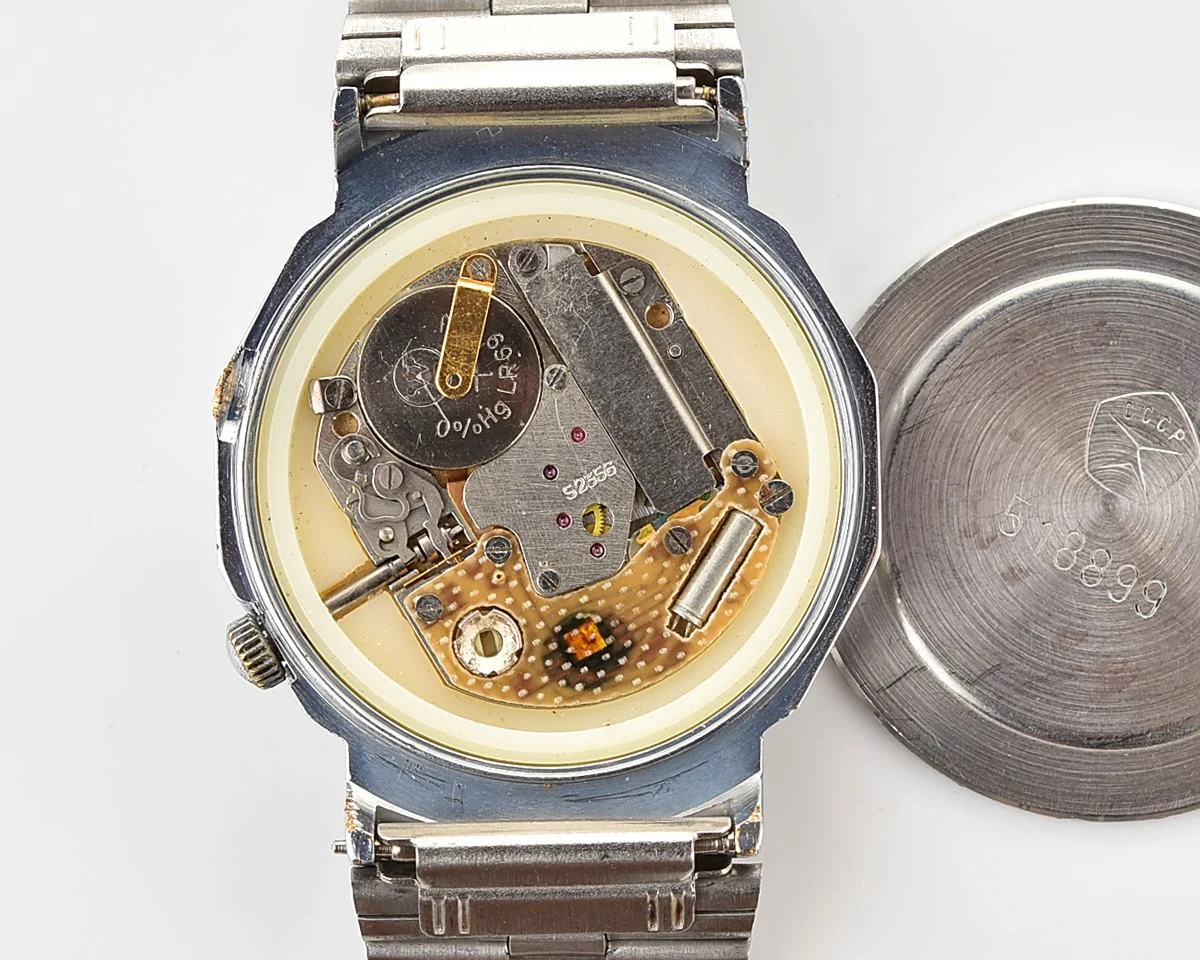 Soviet Luch wrist watch with quartz movement - USA & USSR friendship