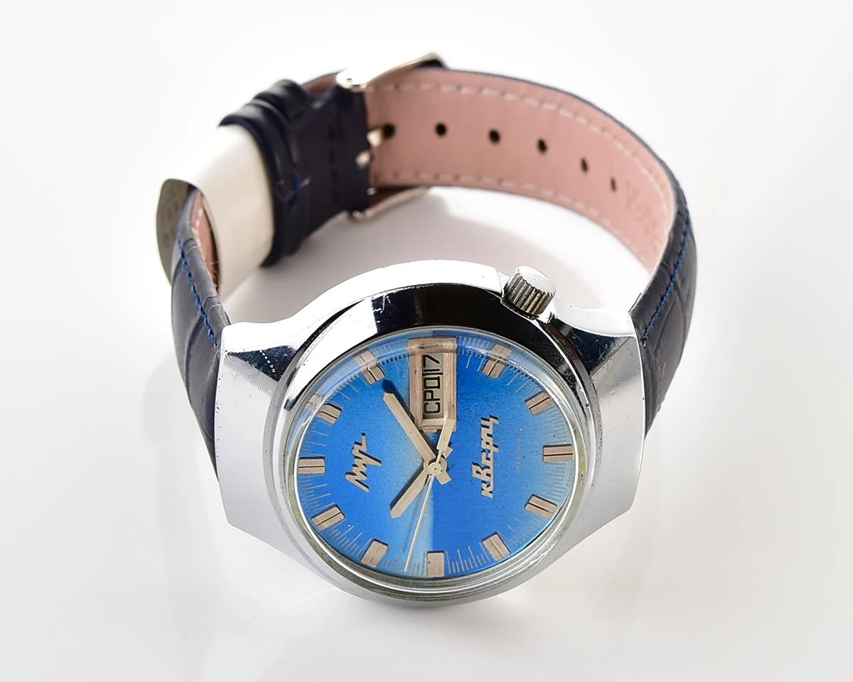 Rare Soviet vintage watch Luch with electro-mechanical hybrid 3055 movement