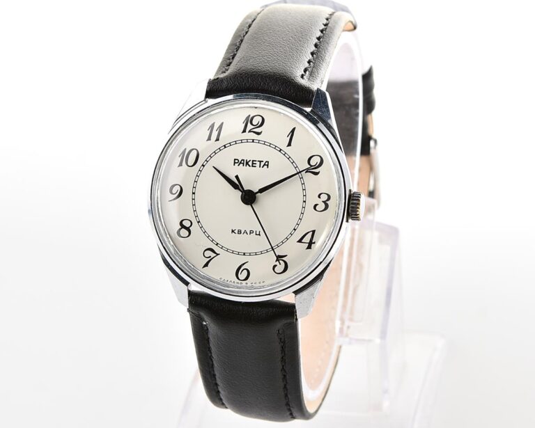 Elegant RAKETA soviet automatic quartz watch