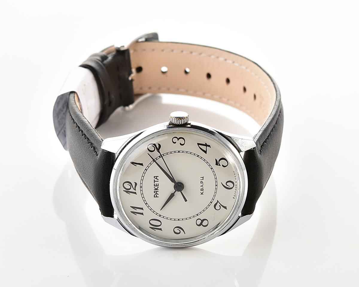 Elegant RAKETA soviet automatic quartz watch