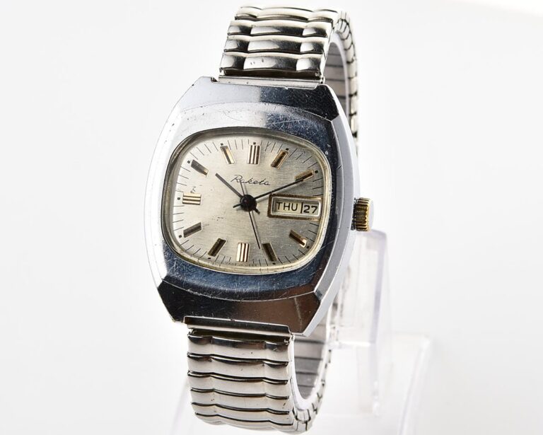 RAKETA vintage soviet mechanical wristwatch with double calendar