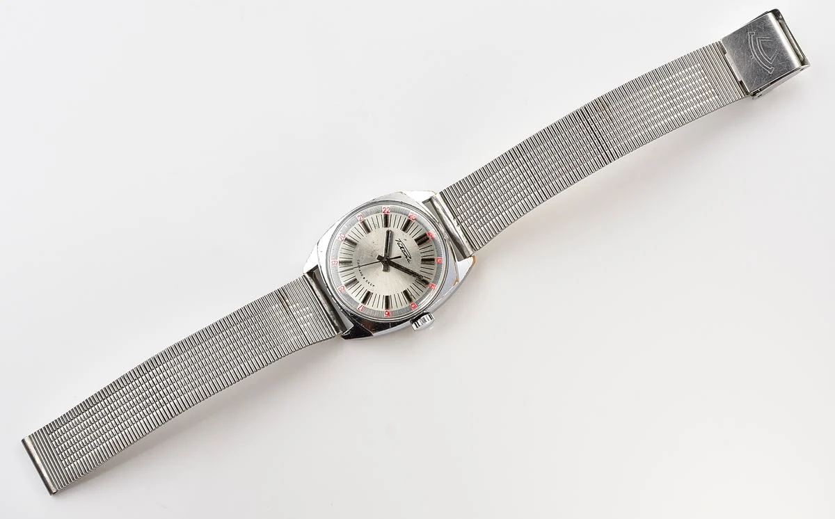 Soviet Raketa vintage mechanical watch with antimagnetic movement 2610!
