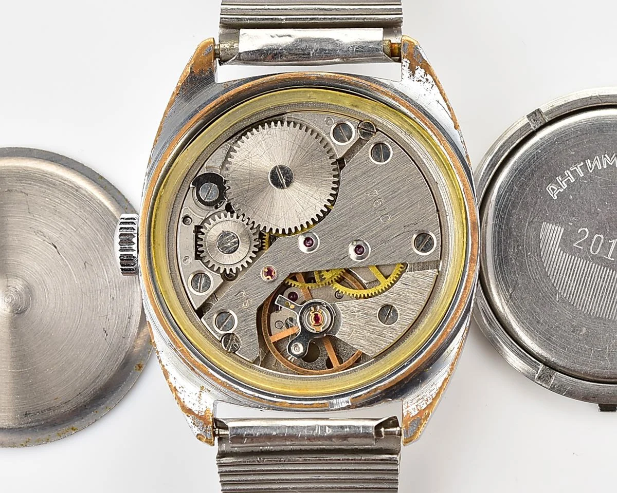 Soviet Raketa vintage mechanical watch with antimagnetic movement 2610!