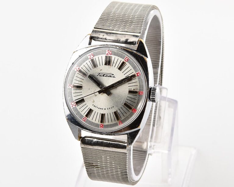 Soviet RAKETA vintage mechanical watch with antimagnetic movement 2610!