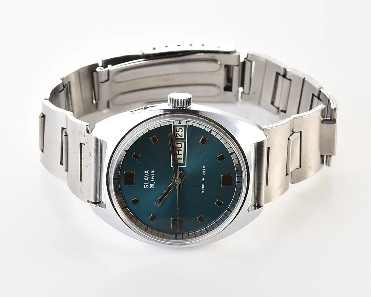 Excellent vintage Soviet Slava mechanical wristwatch with rare dial