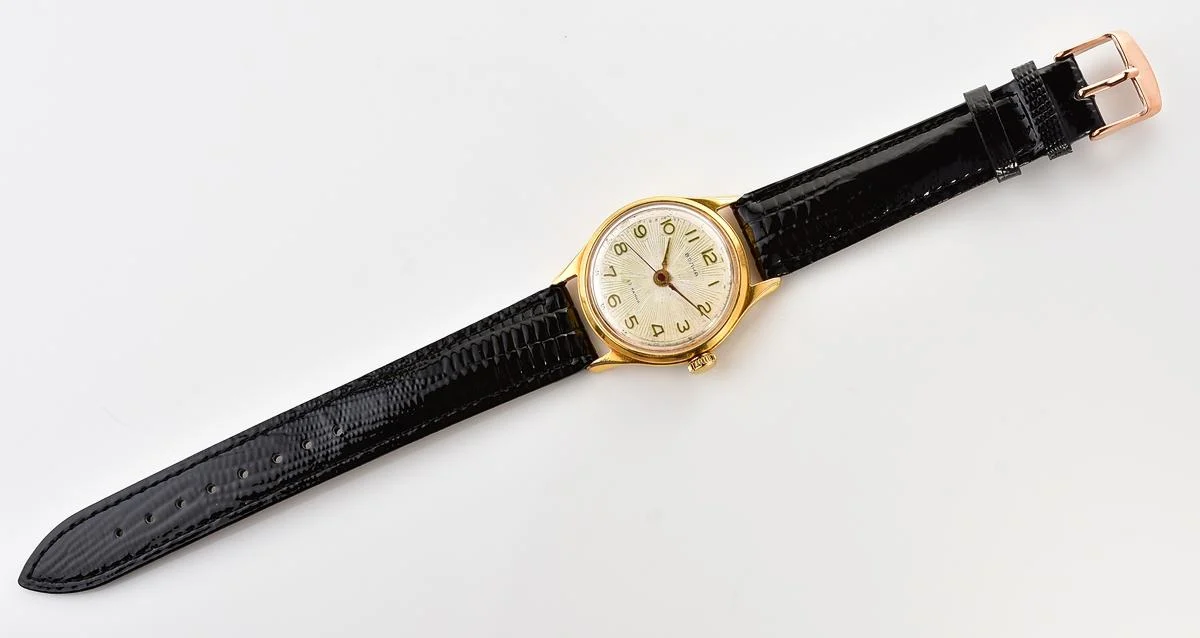 Soviet gold-plated Volna 22 jewels vintage mechanical watch