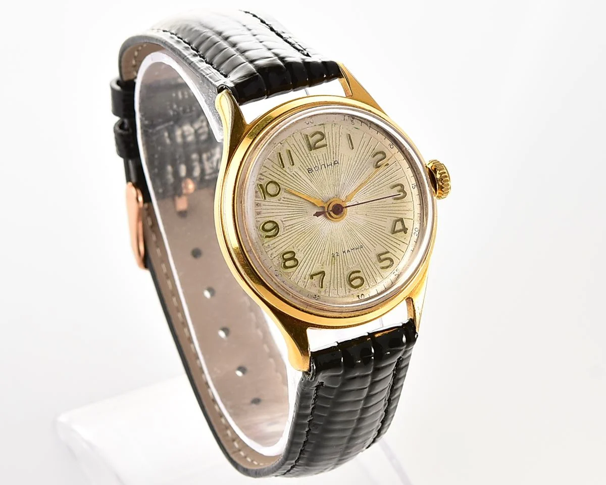 Soviet gold-plated Volna 22 jewels vintage mechanical watch