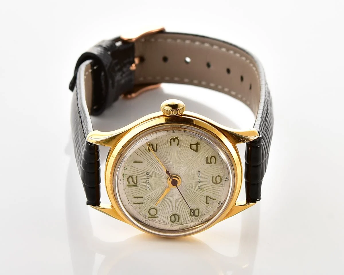 Soviet gold-plated Volna 22 jewels vintage mechanical watch