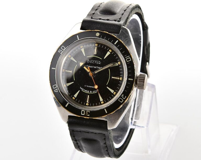 Soviet Vostok Amphibia mechanical wristwatch with original black bezel