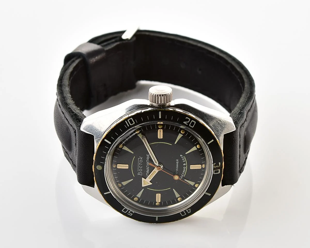 Soviet Vostok Amphibia mechanical wristwatch with original black bezel