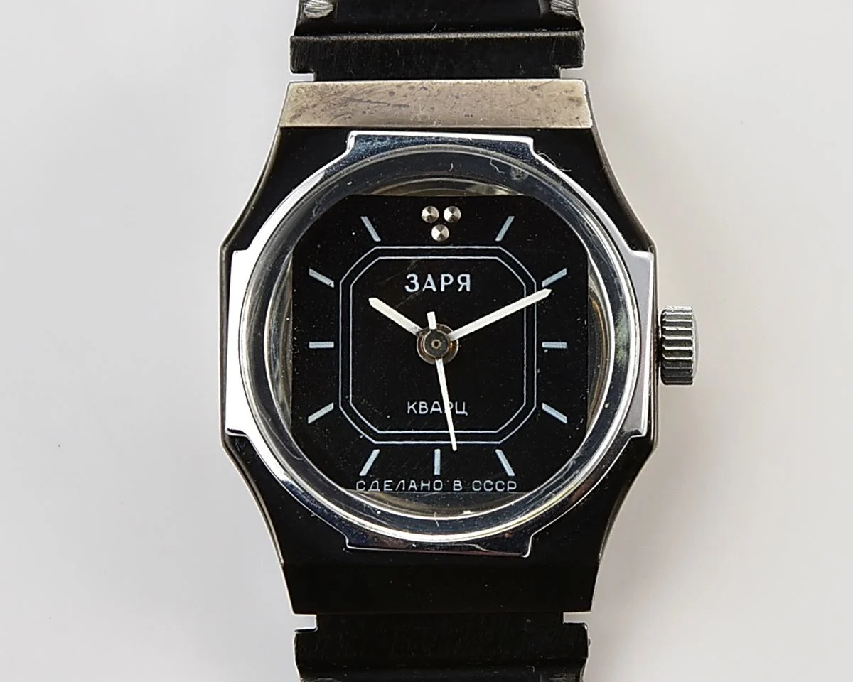 Vintage Zaria wristwatch for ladies with quartz movement
