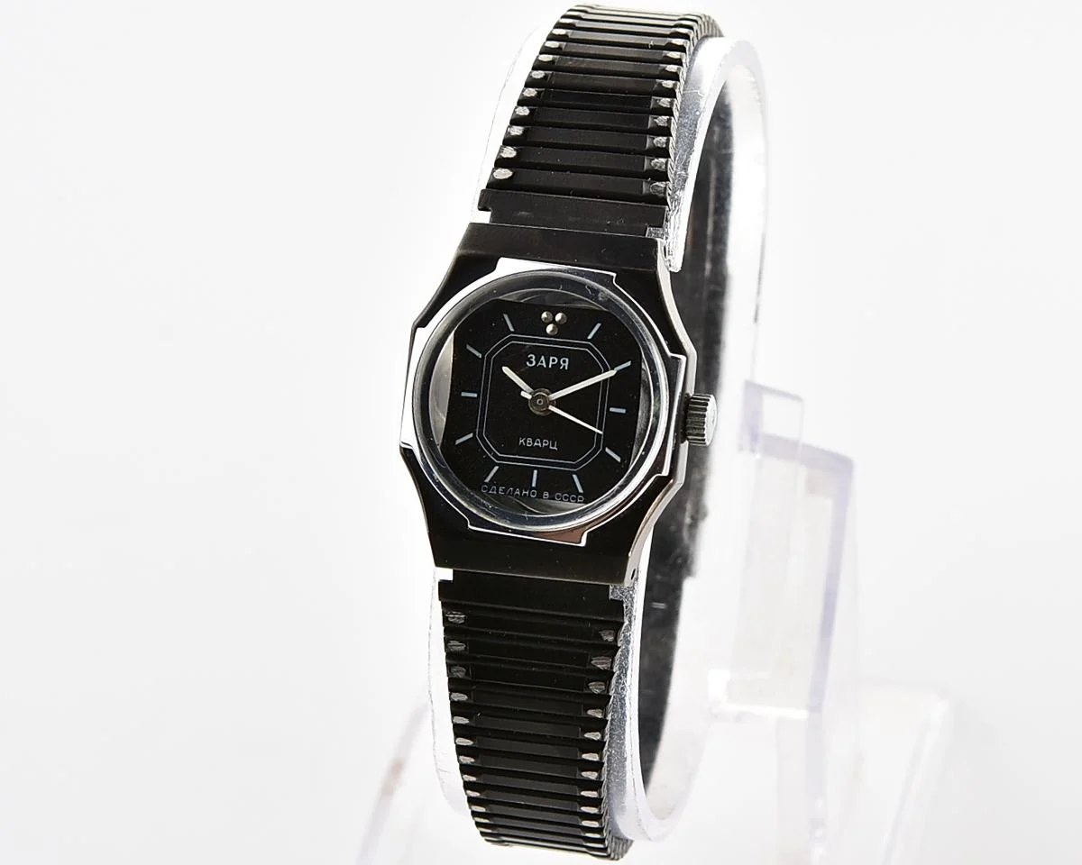 Vintage Zaria wristwatch for ladies with quartz movement