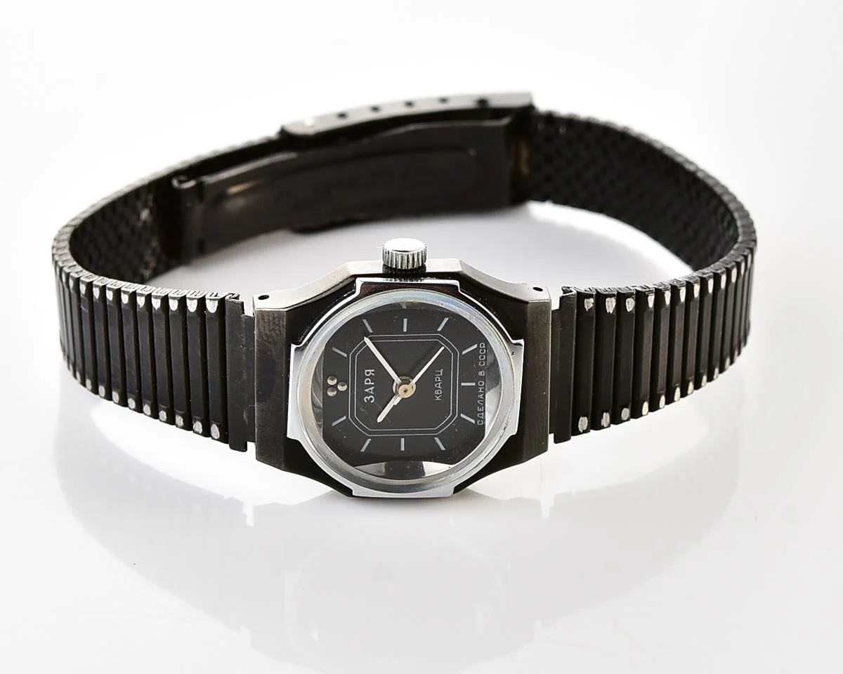 Vintage Zaria wristwatch for ladies with quartz movement