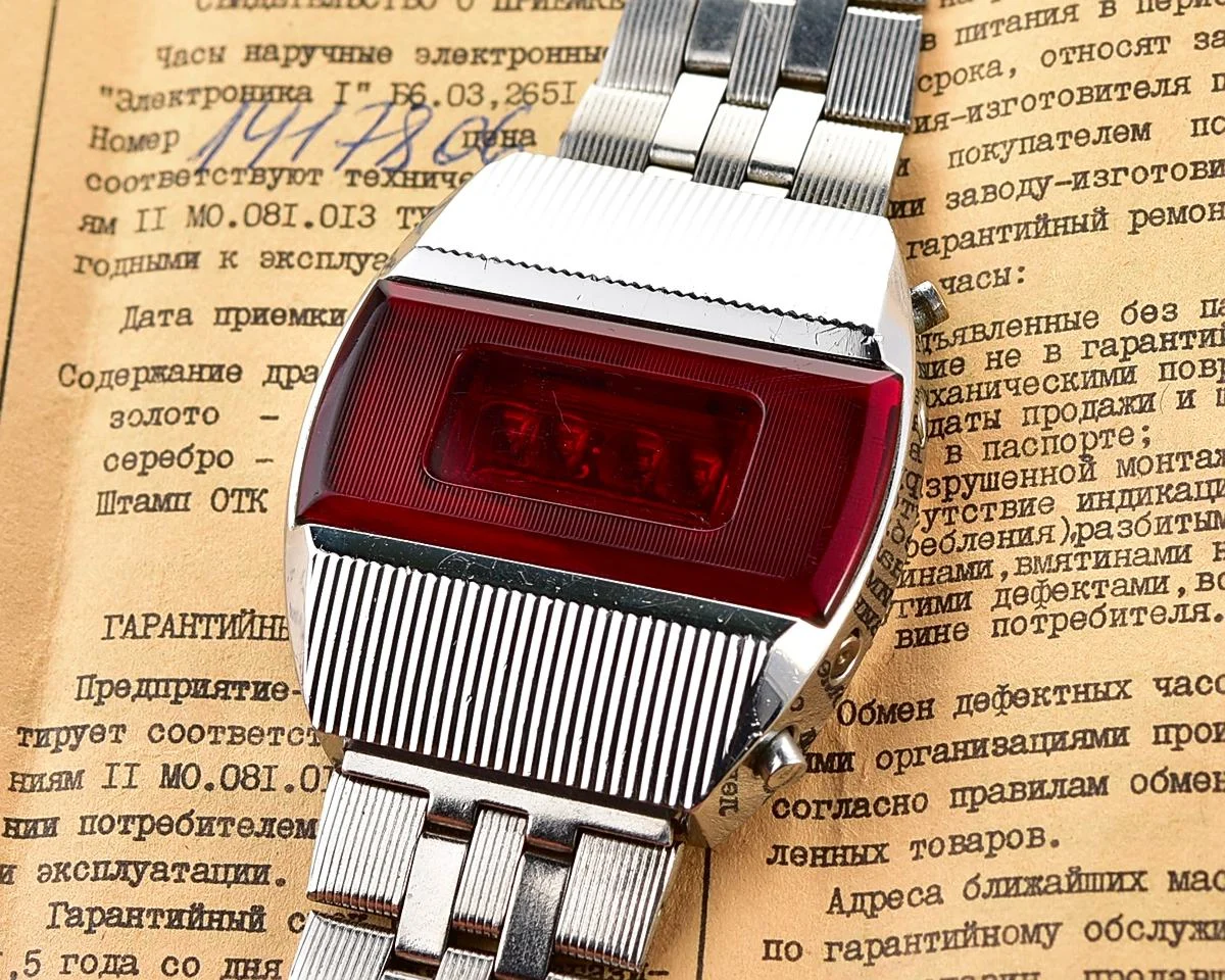 First Red LED Digital Vintage USSR Wrist Watch Electronika E-1 Pulsar with box and passport!