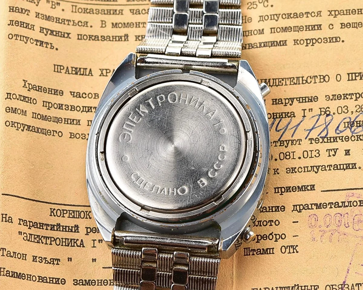 First Red LED Digital Vintage USSR Wrist Watch Electronika E-1 Pulsar with box and passport!