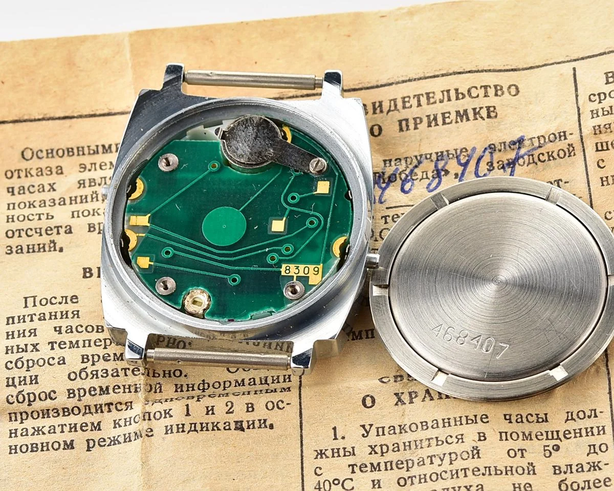 TIME CAPSULE: Digital vintage USSR wrist watch Pobeda in box – New Old Stock (NOS)!