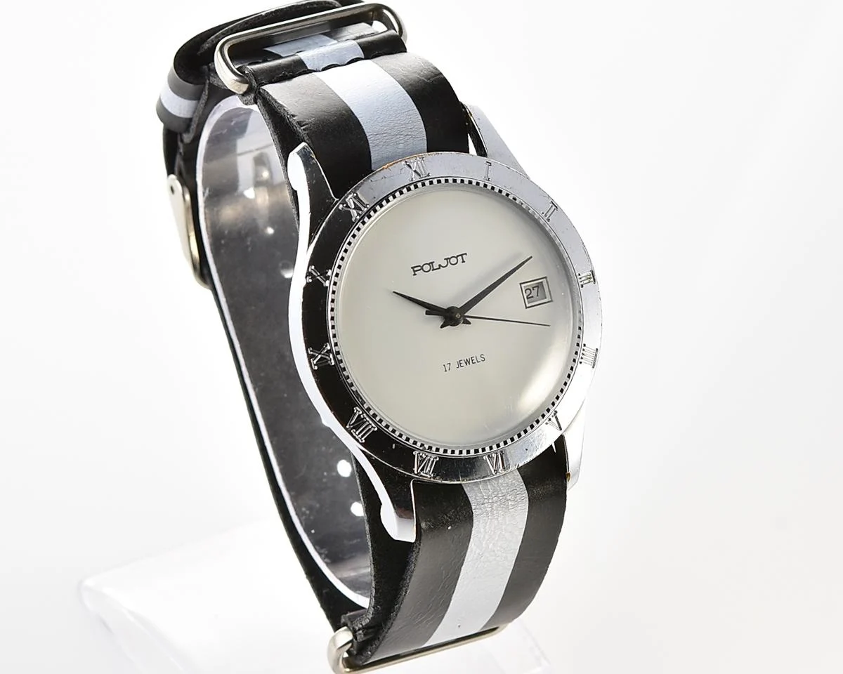Vintage Soviet Poljot 17 jewels mechanical watch with white dial, date & Roman numeral bezel - Image 3