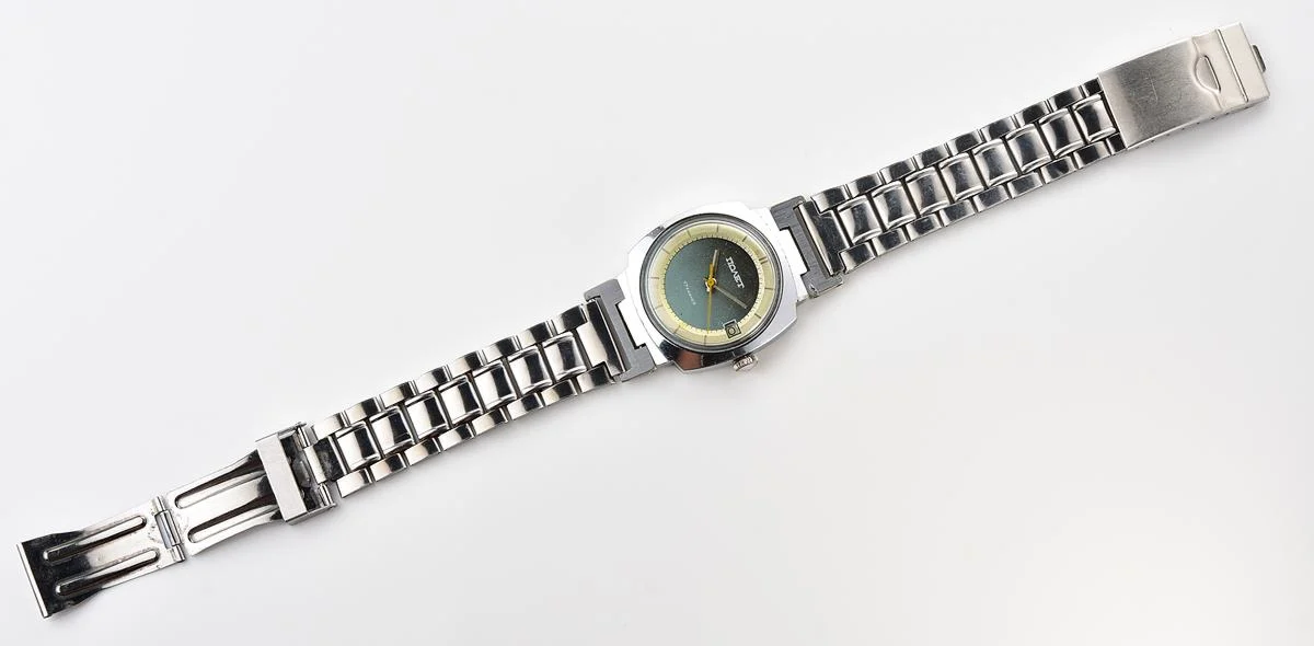 Soviet Poljot mechanical wrist watch with "space-age" retro-minimalistic duo-tone dial from 1970s