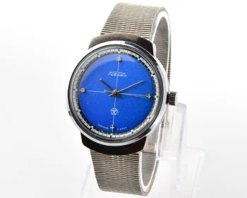 Vintage Soviet Raketa mechanical watch with blue crosshair dial and chequered chapter ring, 1970s-80s