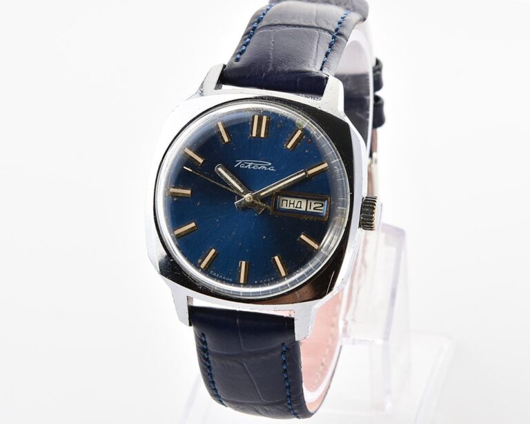 Soviet mechanical RAKETA with automatic self winding movement