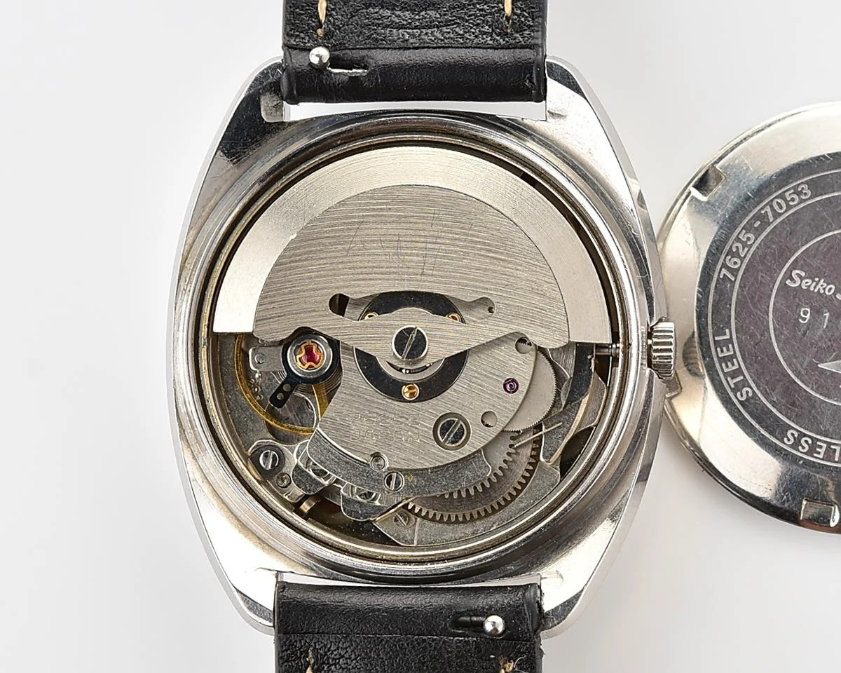 Vintage Seiko Sportsmatic "Starburst TV-Case" 17 Jewel Automatic from October 1968