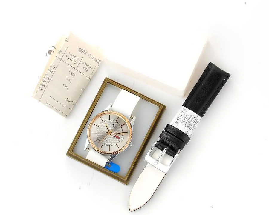 TIME CAPSULE: Soviet Luch quartz watch - New Old Stock (NOS)!