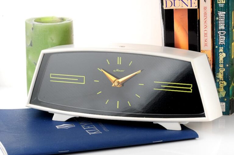MAYAK vintage soviet mechanical table clock
