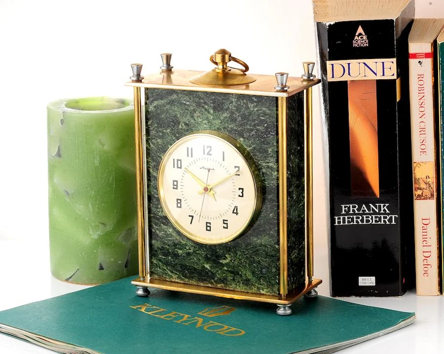 Vintage Molnija green marble mechanical table clock with 12 days power reserve!