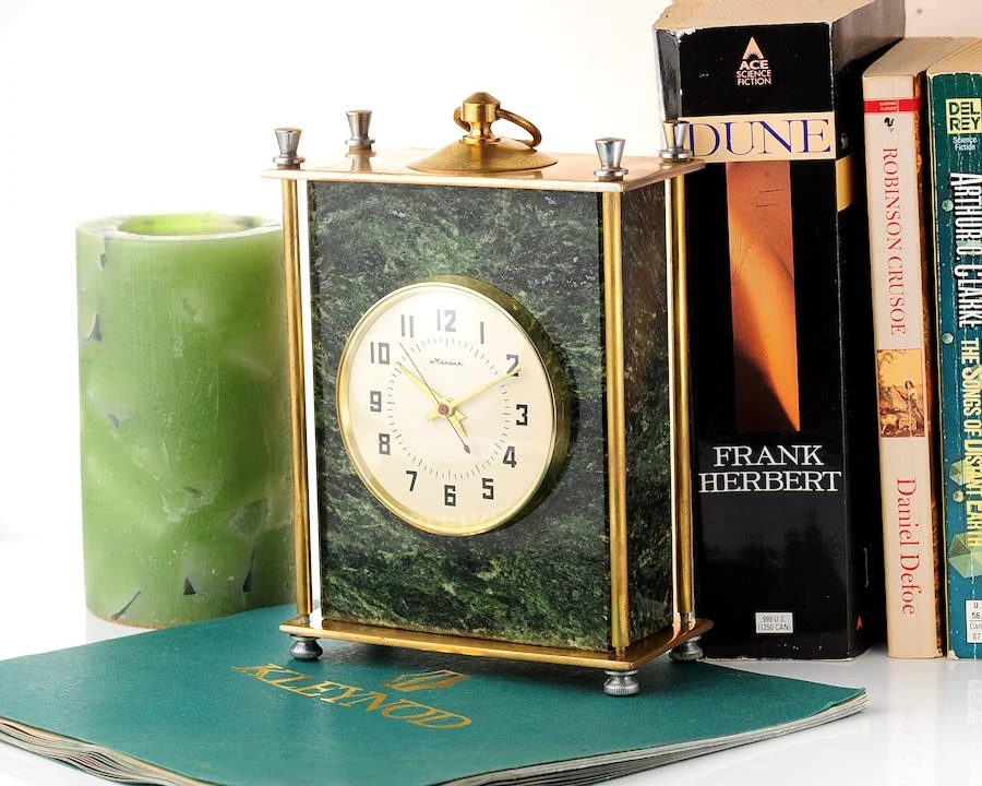 Vintage Molnija green marble mechanical table clock with 12 days power reserve!