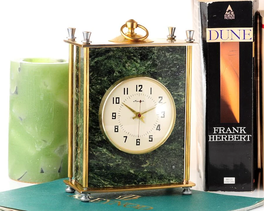 Vintage Molnija green marble mechanical table clock with 12 days power reserve!