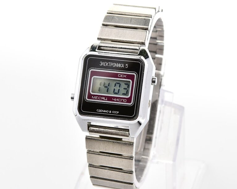 Digital vintage USSR wristwatch Electronika with stainless steel bracelet for ladies