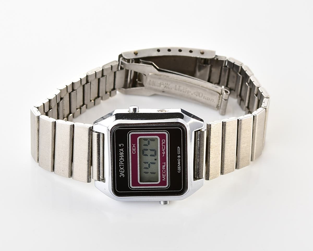 Digital vintage USSR wristwatch Electronika with stainless steel bracelet for ladies