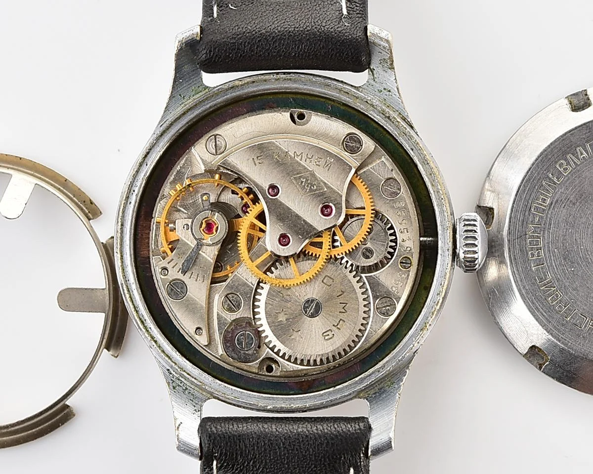 Rare! Pobeda with central seconds hand, bronze dial & uncommon hermetic case, from 3rd quarter of 1956!
