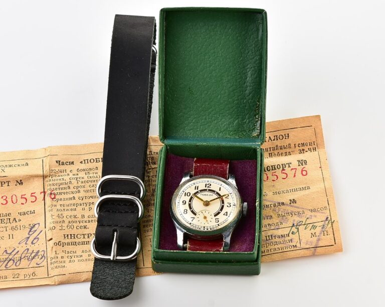 Vintage soviet mechanical watch POBEDA, complete with box and passport, from April 1964!