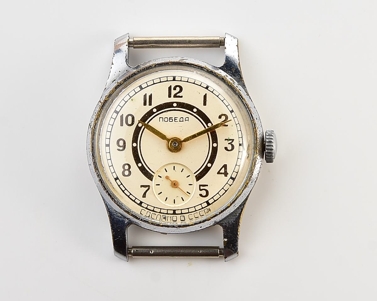 Vintage soviet mechanical watch POBEDA, complete with box and passport, from April 1964!
