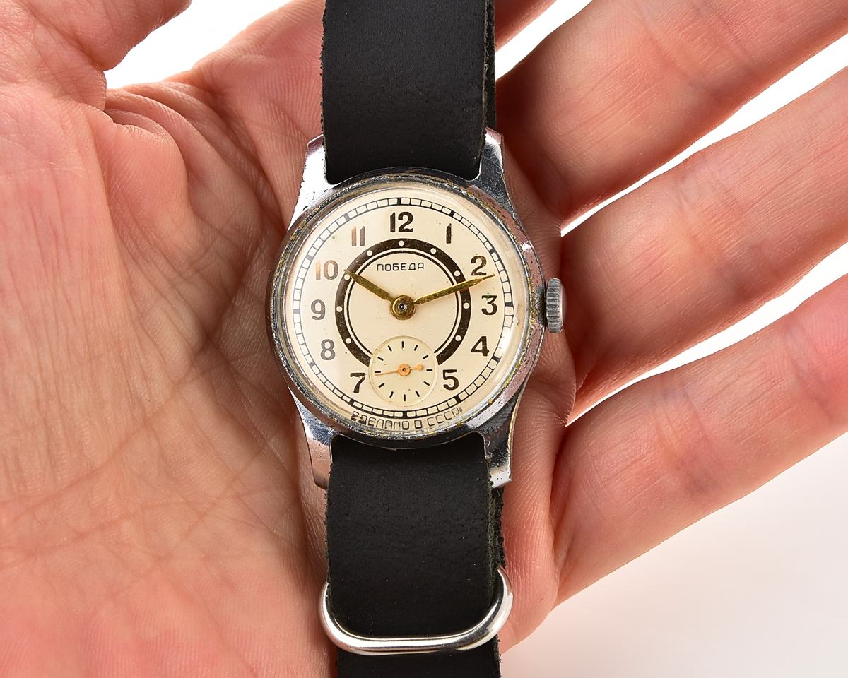 Vintage soviet mechanical watch POBEDA, complete with box and passport, from April 1964!