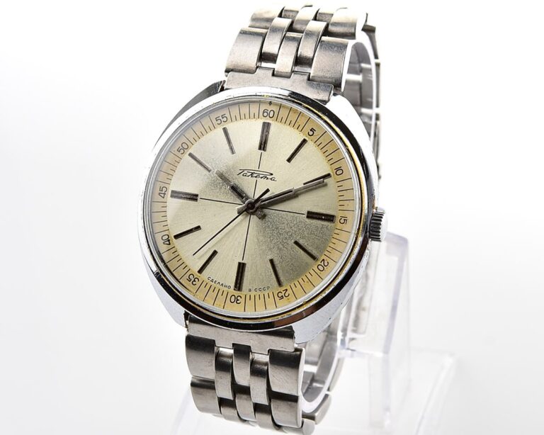 Vintage soviet RAKETA mechanical wristwatch