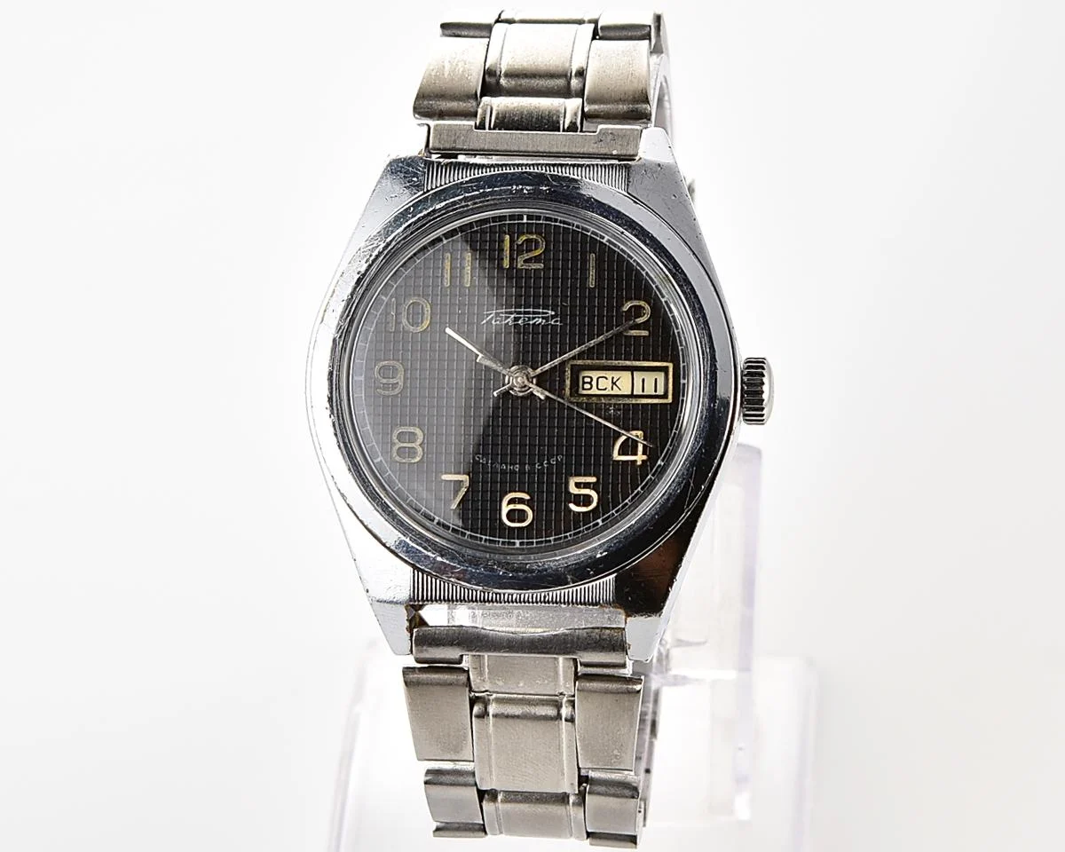 Raketa vintage mechanical wrist watch with double calendar