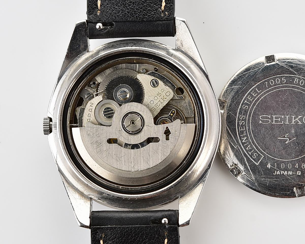 Vintage 1974 SEIKO Automatic 17 jewel mechanical watch - Charcoal Crosshair Dial
