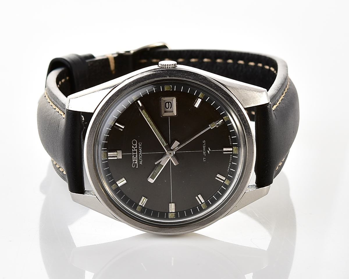 Vintage 1974 SEIKO Automatic 17 jewel mechanical watch - Charcoal Crosshair Dial
