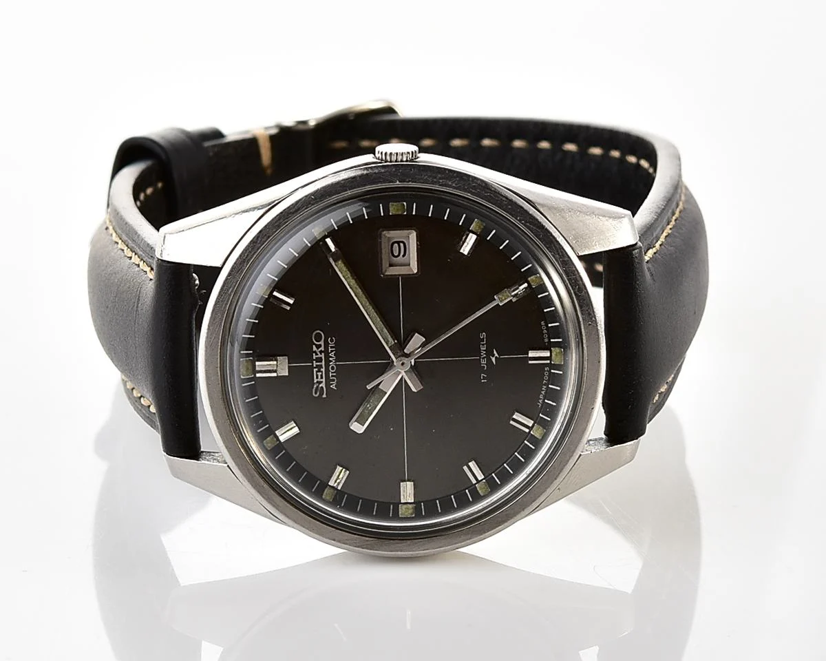 Vintage 1974 Seiko Automatic 17 jewel mechanical watch - Charcoal Crosshair Dial