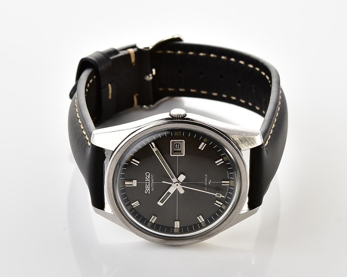 Vintage 1974 SEIKO Automatic 17 jewel mechanical watch - Charcoal Crosshair Dial