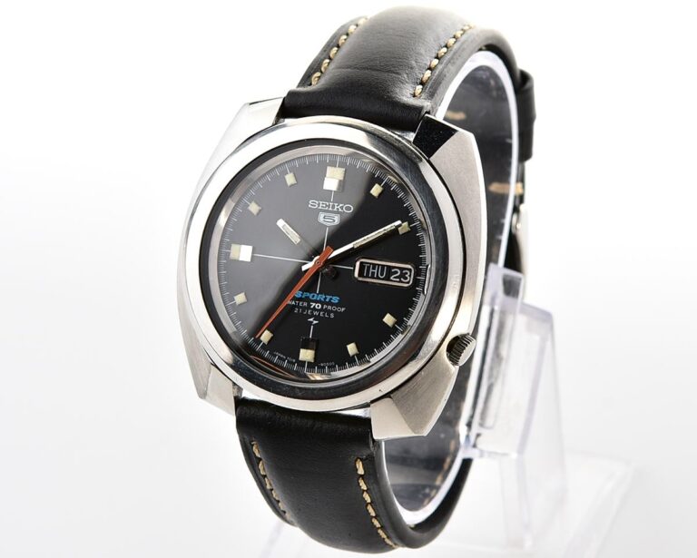 Vintage Seiko 5 Sports "Water 70m Proof" Sport Diver from December 1969