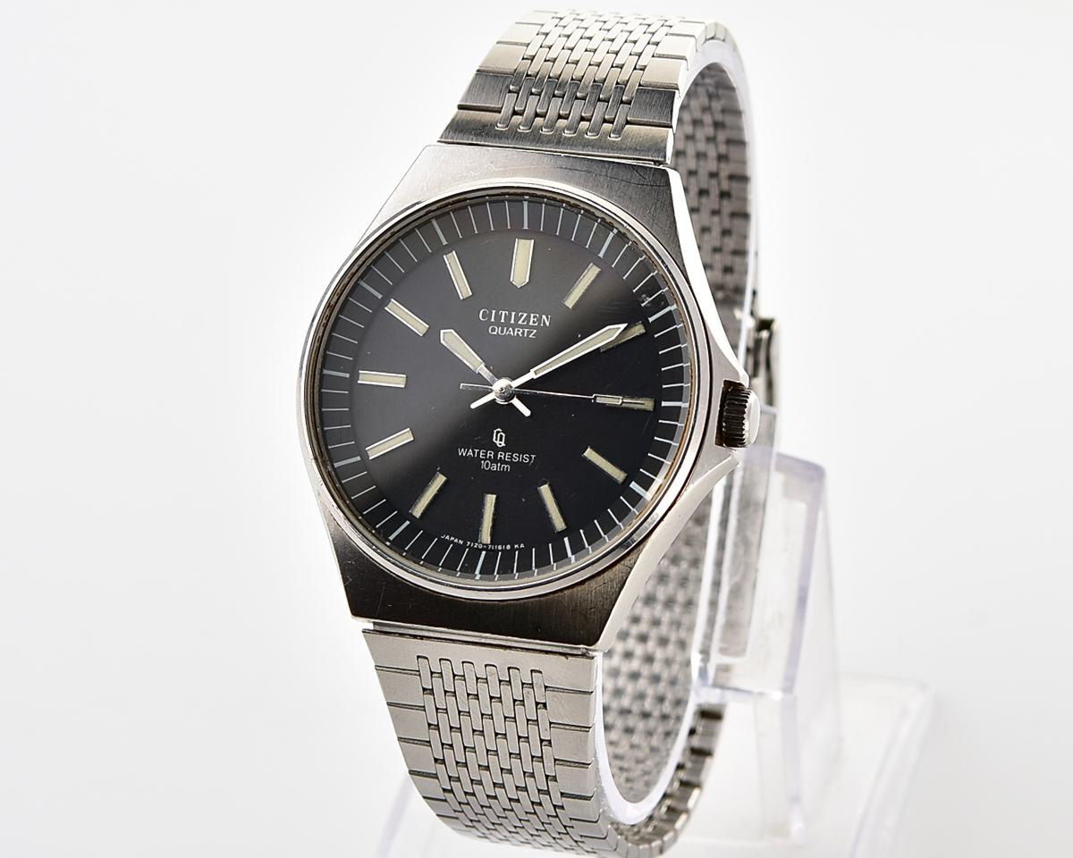 Vintage Citizen CQ Quartz stainless steel wristwatch from June 1988