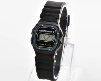 Small vintage USSR digital watch Electronika 5 - export to spanish speaking world