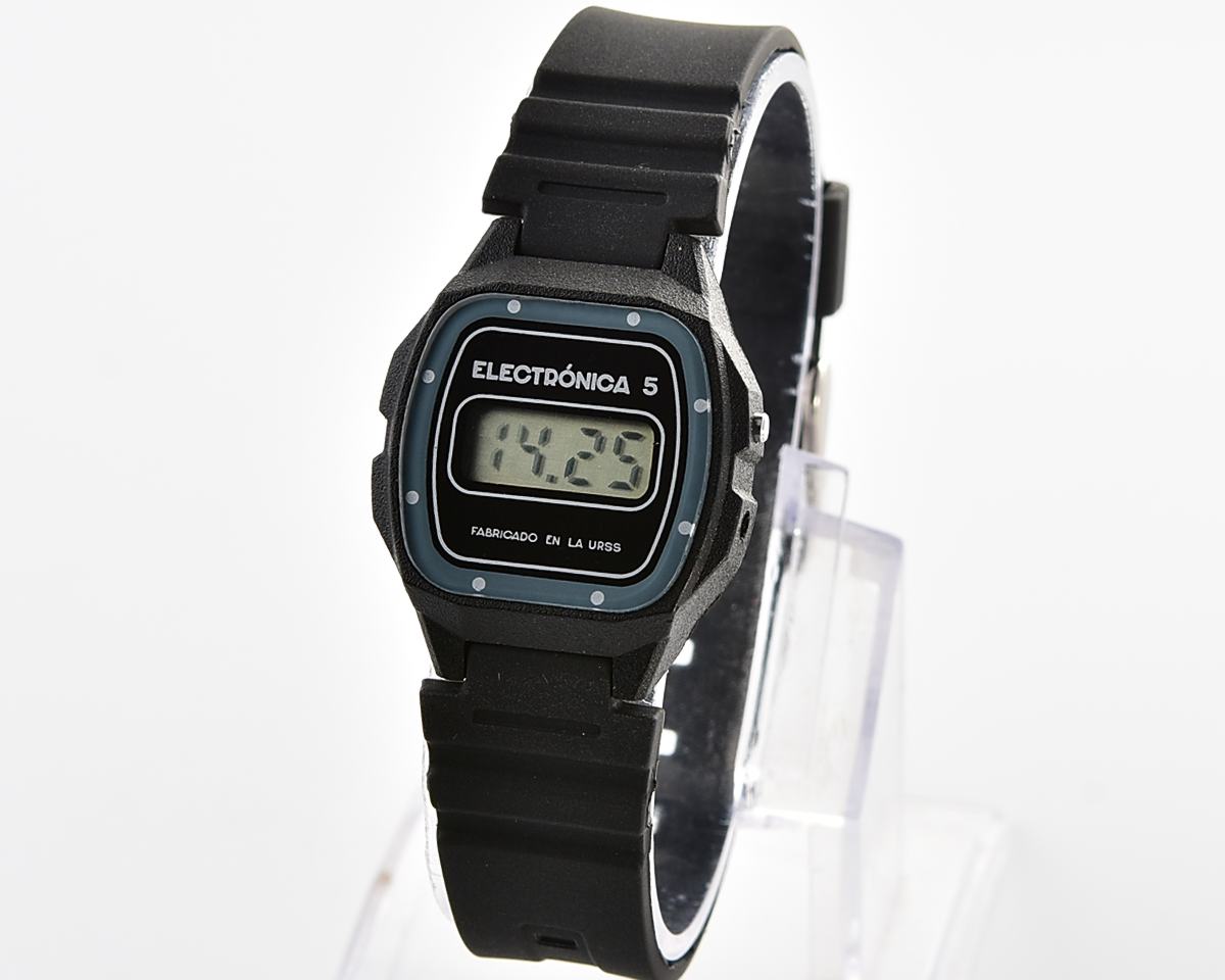 Small vintage USSR digital watch Electronika 5 - export to spanish speaking world