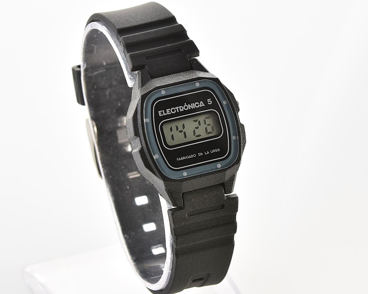 Small vintage USSR digital watch Electronika 5 - export to spanish speaking world