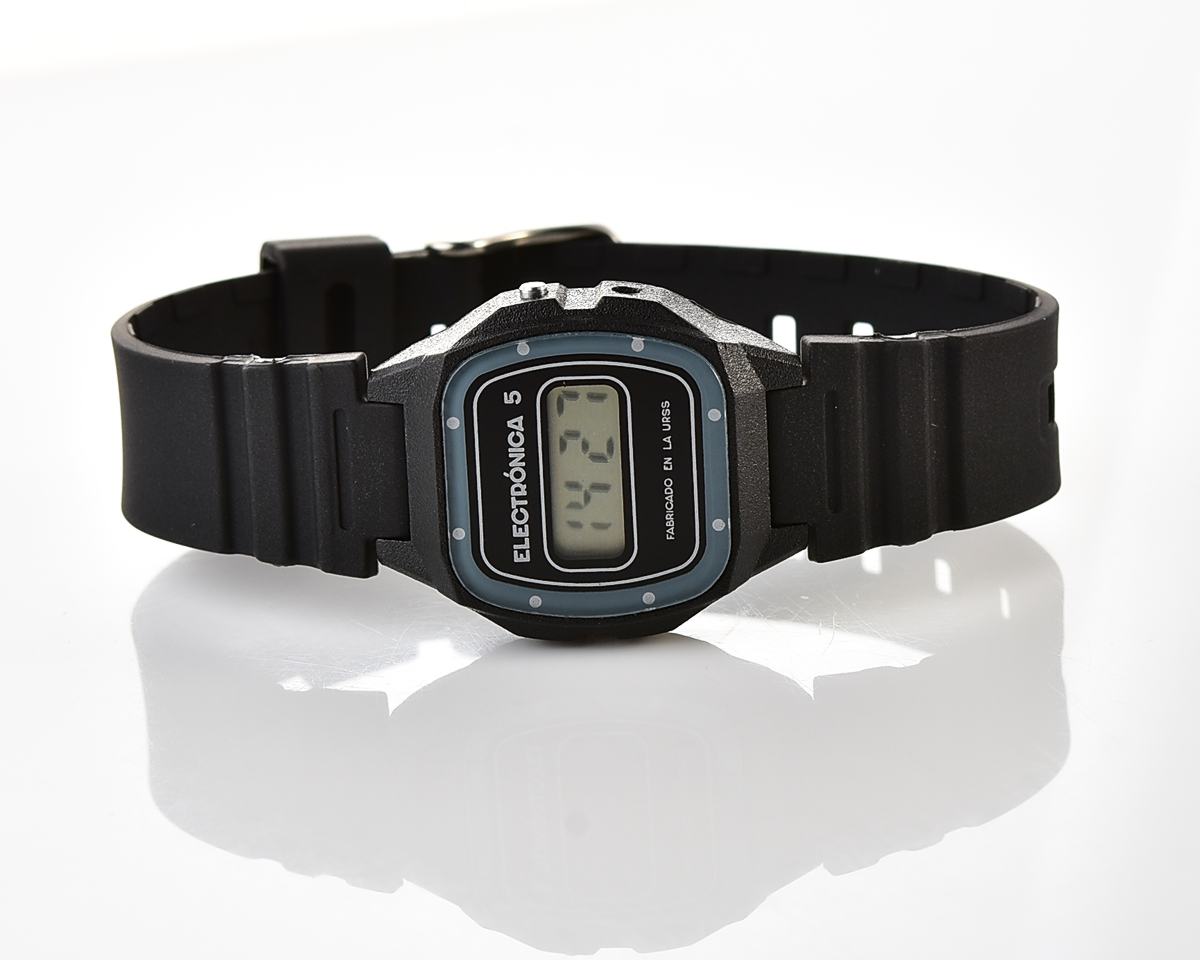 Small vintage USSR digital watch Electronika 5 - export to spanish speaking world